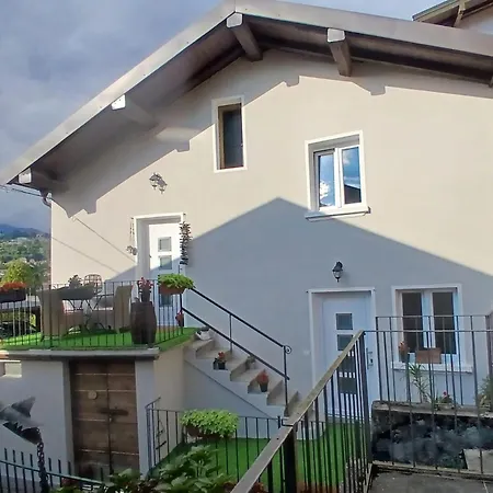 Lucia's Wood House 펜션 *