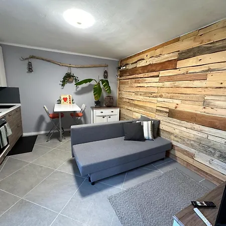 Lucia's Wood House 펜션 *